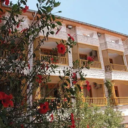 Mr Crane Otel 3*