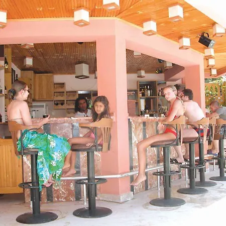 Mr Crane ホテル ケメル