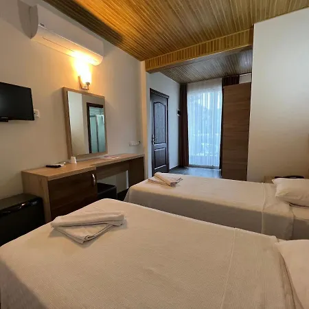 Hotel Mr Crane 3*