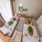 Mr Crane Hotel 3*