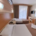 Mr Crane Hotel
