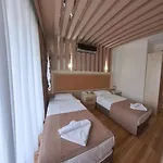 Hotel Mr Crane 3*