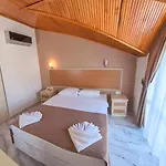 Hotel Mr Crane 3*